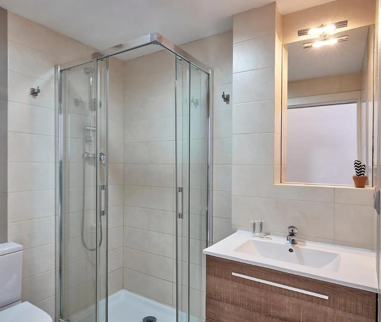 Bbarcelona Modern Eixample Flat